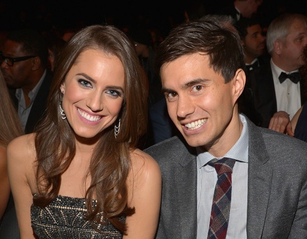 Allison Williams And Ricky Van Veen From Famous Ladies And Their Techy Men E News